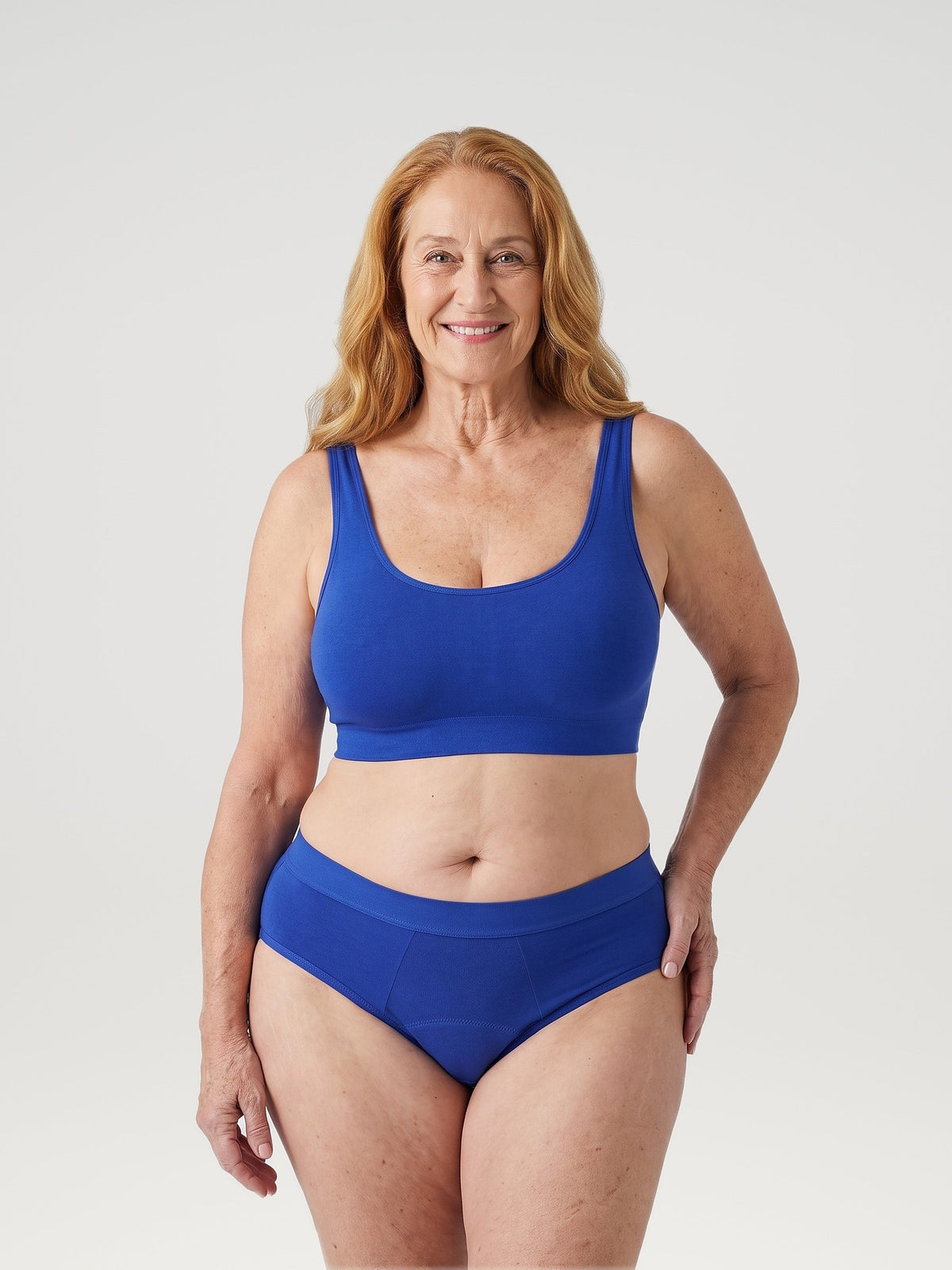 Naadloze Brief blauw, vooraanzicht aan model