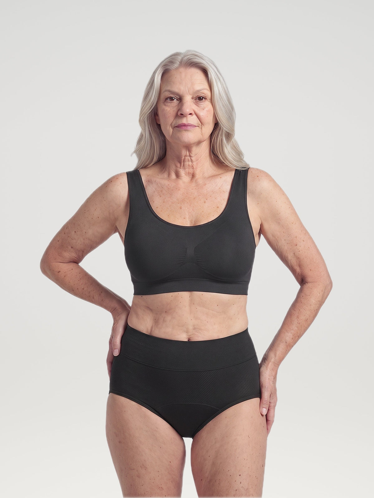Huggster Brief zwart, vooraanzicht aan model