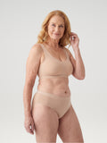 Naadloze Brief apricot, vooraanzicht aan model